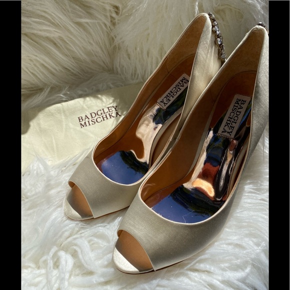 LAST☝️NIB Badgley Mischka Nilla Satin Crystal Heel - Picture 6 of 9